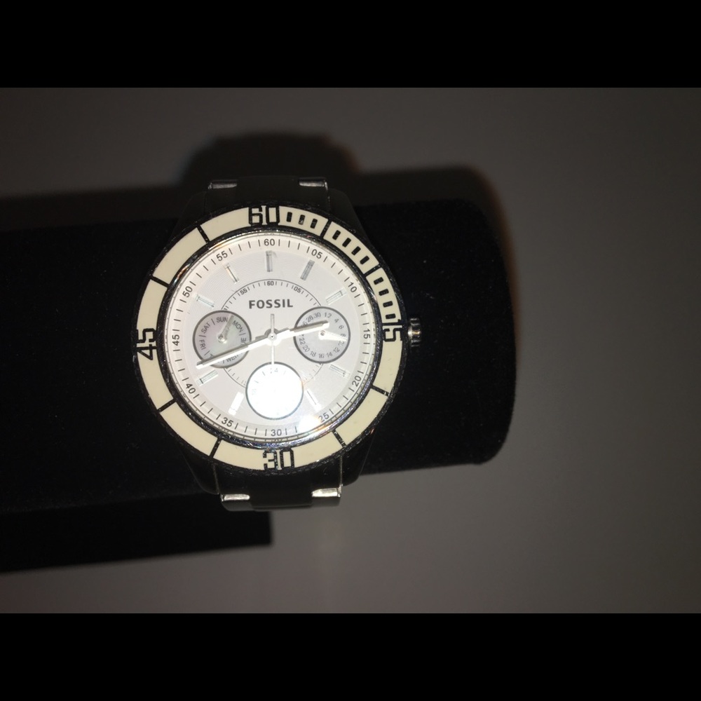 FOSSIL Silver Oversized Watch - Picture 4 of 8